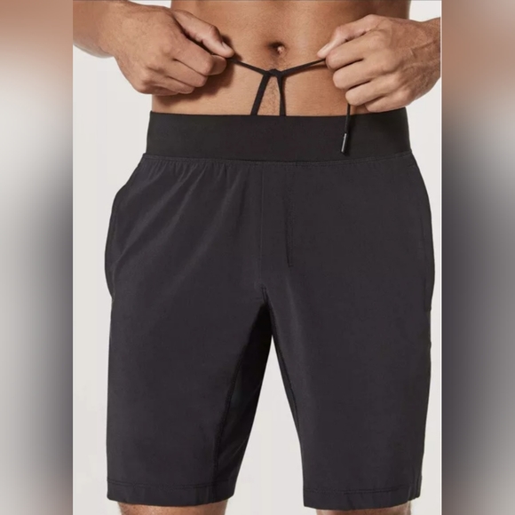 LIKE NEW Lululemon T.H.E. Linerless Short 9" - Picture 1 of 9